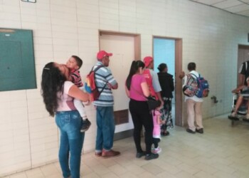 Un solo baño en el HVS para pacientes y familiares