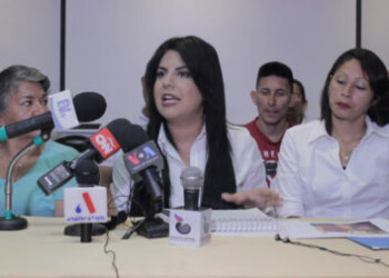 Indira Urbaneja, representante del movimiento Chavismo Bolivariano, se pronunció en torno al caso Andrade-Gorrín, asegurando que muchos de los funcionarios que se hacen llamar revolucionarios utilizaron al pueblo para enriquecerse y repetir a un nivel exponencial los vicios de la tan criticada 4ta República