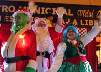 Sanantoñeros dieron bienvenida a la navidad en multitudinario evento 