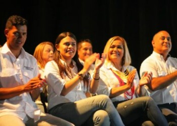 Alcalde Josy Fernández oficializó apoyo a la plancha de La Fuerza del Cambio