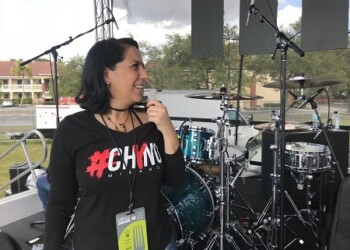Desde negociar con el resto de los productores hasta encargarse de los detalles técnicos para lograr el mejor performance, así transcurre su trabajo como Production Manager de Chyno Miranda.