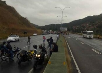 "Engaño" en entrega de ropa, perniles y juguetes calienta calles mirandinas