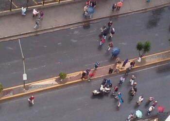 Falta de efectivo generó tranca de La Hoyada en Los Teques