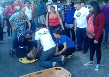 Un muerto y 20 heridos dejó choque múltiple en la ARC