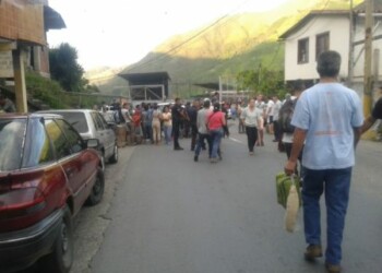 Trancan carretera vieja Caracas – Los Teques por falla en suministro de gas