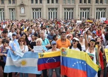 Venezolanos migrados a Argentina salen a las calles al grito de "libertad"