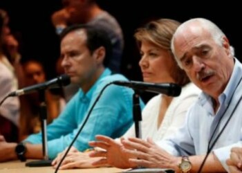 Expresidentes reconocen a Guaidó como mandatario "encargado" de Venezuela