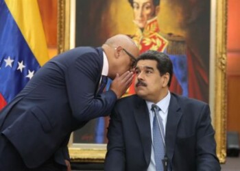 Maduro dice que apoyaría una eventual disolución y renovación del Parlamento