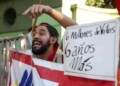 Partidarios y detractores de Maduro se critican frente a embajada en Chile