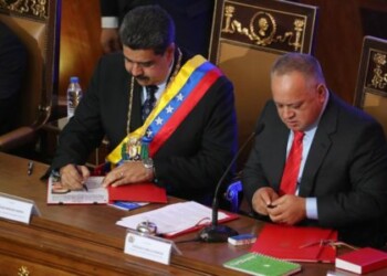 Constituyente oficialista ratifica a Maduro como jefe de Estado y de Gobierno