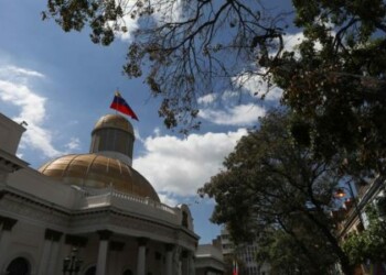 Parlamento declara usurpador a Maduro e incentivará no reconocer su mandato