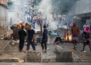 Trancan calles en Cotiza