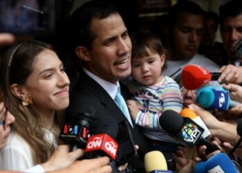 Guaidó dice que policías fueron a su casa para interrogar a su esposa