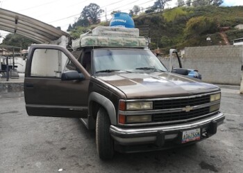 Detienen a pareja tras invadir vivienda en El Amarillo