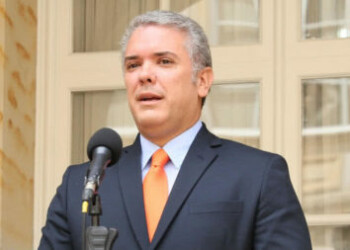 Presidente de Colombia pide a China reconsiderar apoyo a Maduro