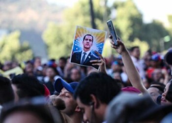 Guaidó aduce en su juramento tres artículos de la Constitución venezolana