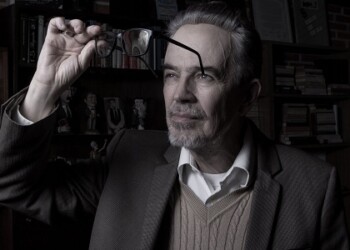 Interpretada por el primer actor Javier Vidal y dirigida por Julie Restifo, la pieza basada en el libro de Primo Levi estremece las emociones. Uno de los escritores judeo-italiano más influyentes del siglo XX testimonia el horror de su experiencia en el campo de concentración de Auschwitz y su posterior liberación, a raíz de la llegada del ejército ruso.