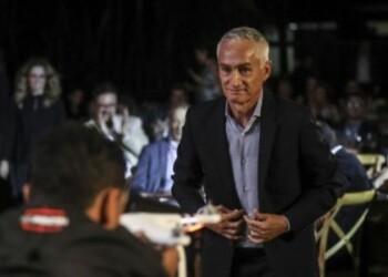 Organizaciones condenan la "censura" de Maduro a periodistas de Univision