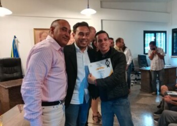 Concejales reconocieron labor de jóvenes sanantoñeros en su día