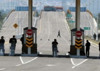 Denuncian que Gobierno de Maduro reforzó bloqueo a puente fronterizo