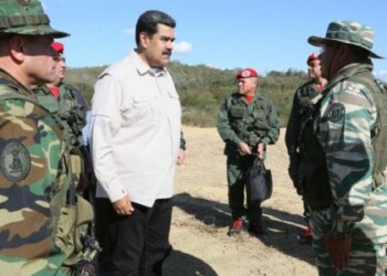 Maduro inicia ejercicios militares con el grito "fuera Trump de Venezuela"
