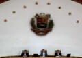 Parlamento venezolano designa una junta para controlar la industria petrolera