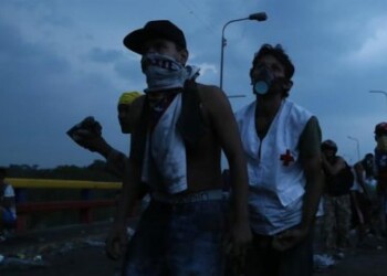 Caos en Ureña, el extremo venezolano que peleó en calle por ayuda humanitaria