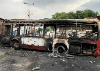 Muertos y fuego en la frontera venezolana