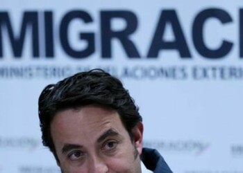 Colombia cancela 300 permisos de movilidad a cercanos del Gobierno de Maduro