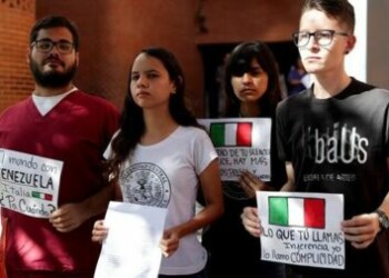 Estudiantes venezolanos piden a Italia que reconozca a Guaidó como presidente