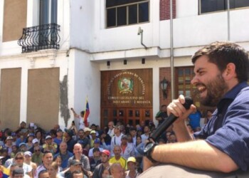 Dirigente de VP Jesús González encabezó marcha en Los Teques