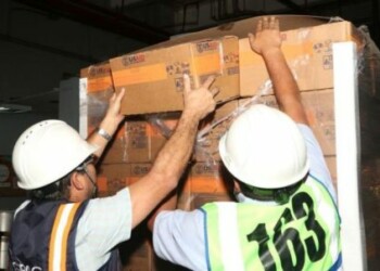Cargan en Cúcuta los primeros camiones con ayuda humanitaria para Venezuela