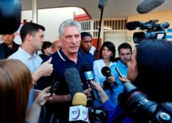 El presidente de Cuba llama "payasos" a los de Colombia y Chile