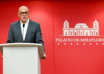 Gobierno Maduro anuncia jornada laboral reducida por daños en red eléctrica