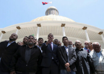 Venezuelan opposition leader Juan Guaido, who many nations have recognized as the country's rightful interim ruler, arrives to talk to the media in Caracas, Venezuela March 18, 2019. REUTERS/Ivan Alvarado