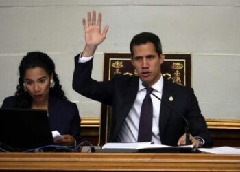 Parlamento acuerda reincorporar a militares que desconozcan a Maduro