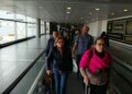 Detienen en aeropuerto de Bogotá a militar venezolano con 25 pasaportes
