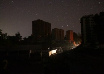 Tres noches a oscura estuvieron vecinos altomirandinos. Foto: Luis Sajaro
