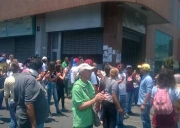 Protesta en Los Teques contra apagones