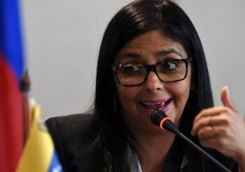 Delcy Rodríguez siente "vergüenza ajena" por la gira de Guaidó