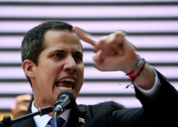 Contraloría de Venezuela inhabilita a Guaidó por 15 años