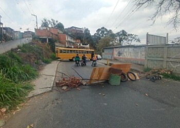 Fallas en servicios de agua y electricidad detonan segundo día de protestas en Los Teques