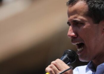 Guaidó arranca "fase definitiva" para sacar a Maduro y convoca más protestas