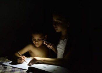 Empresas extranjeras prometen a Guaidó apoyo para atajar la crisis eléctrica