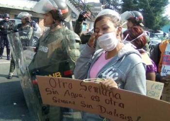 Protesta frente al HVS