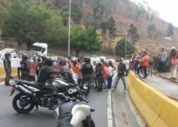 Vecinos de Figueroa trancan la Panamericana al recibir sólo 40 CLAP para 200 familias