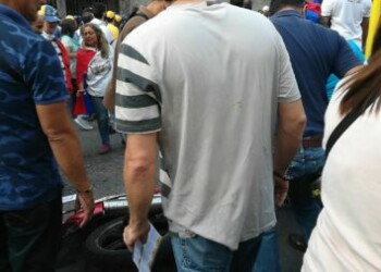 Manifestantes capturan a ladrón de motos en plena avenida Perimetral de Los Salias