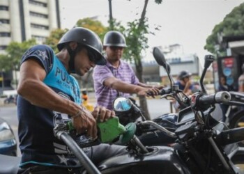 PDVSA solo suple el 15 % de las gasolineras, según trabajadores