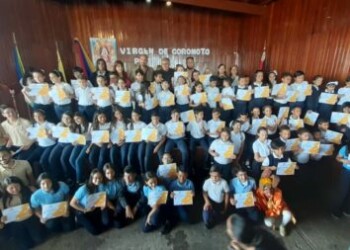 88 estudiantes de “Las Marianitas” recibieron el premio a la Excelencia Educativa