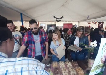 Marca de ropa deportiva gana premio de emprendimiento en VII Feria "Aquí es Posible"
